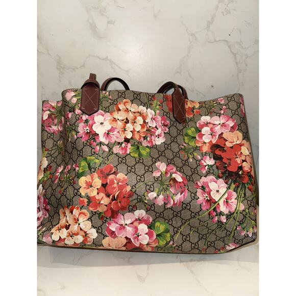 Gucci Monogram Blooms Tote - Excellent Condition - Picture 2 of 5